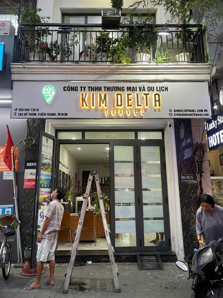 Bảng hiệu chữ nổi